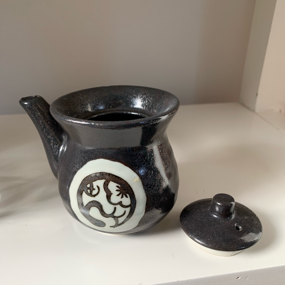Small tea pot